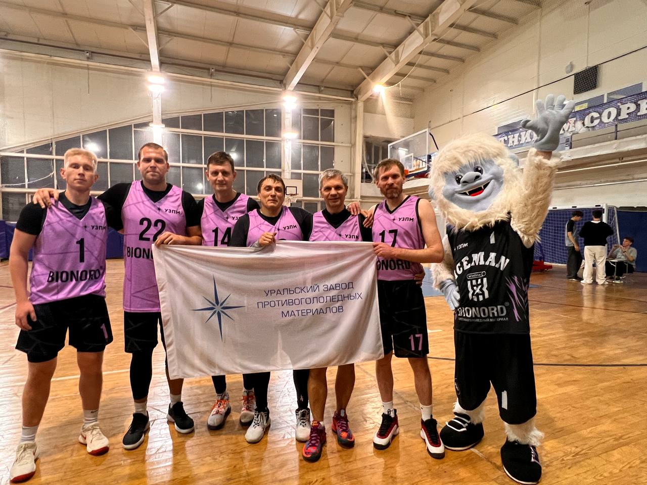 Команда УЗПМ во главе с генеральным директором Дмитрием Пылёвым одержала победу в турнире по стритболу